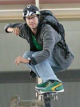 http://www.skatelog.com/photos/skaters/bob-burnquist/espn-lax-a-2004-264x350.jpg